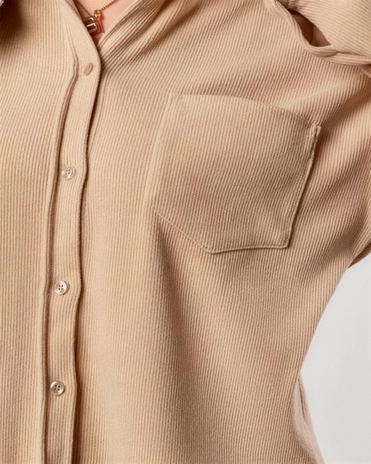 Detail – chest pocket and buttons