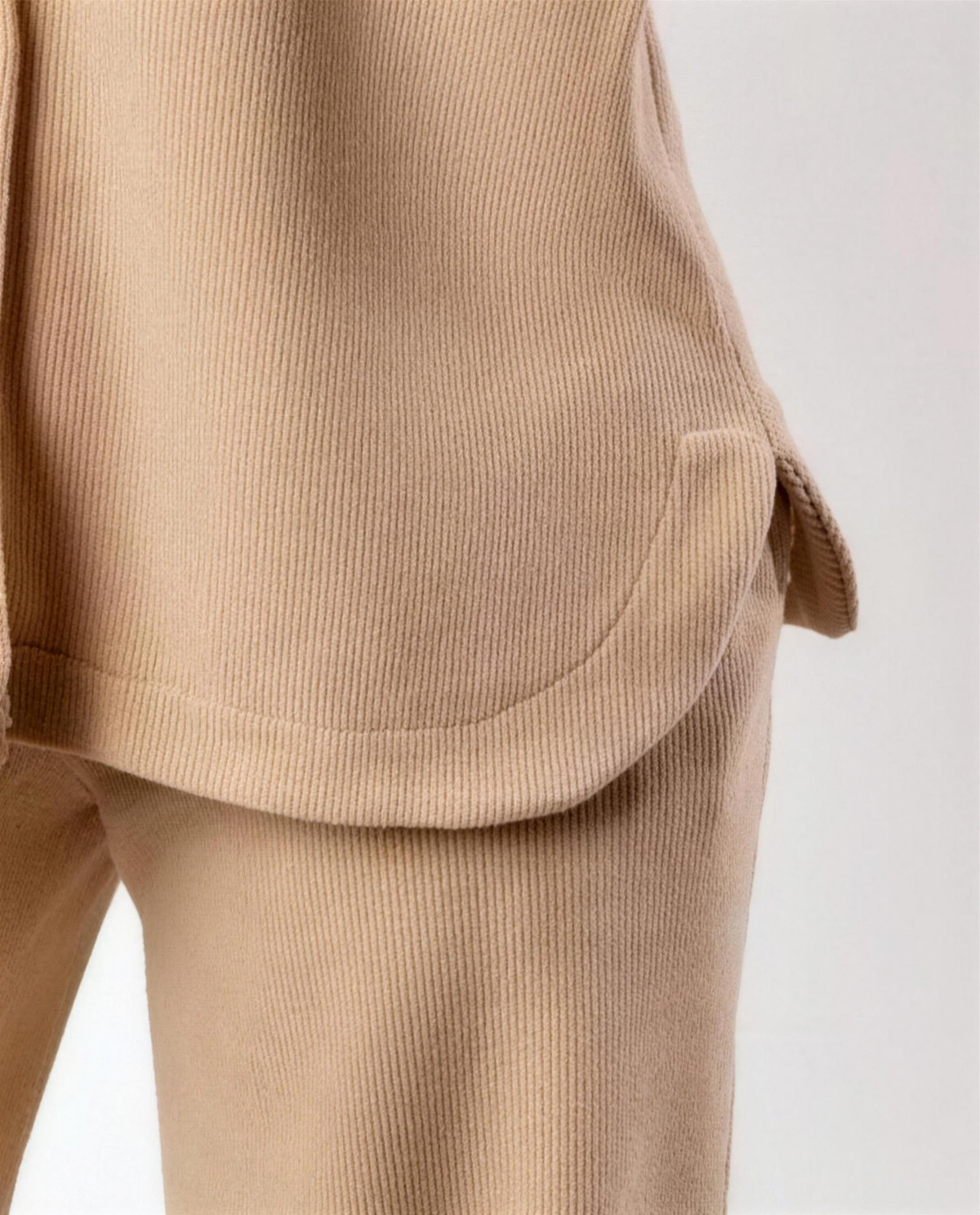 Detail – rounded side hem with slit